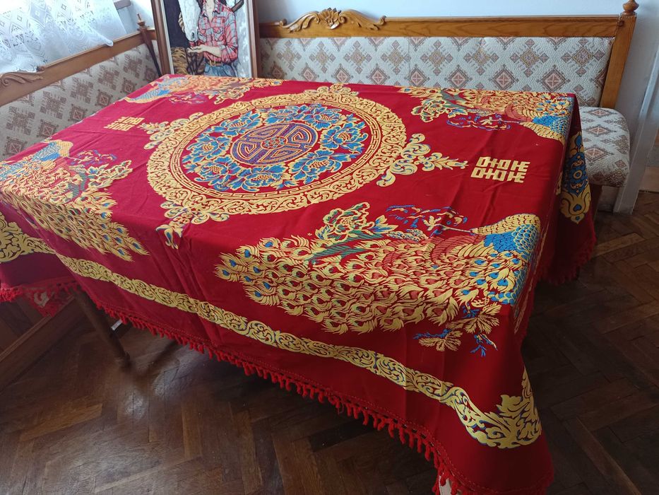 Красива голяма покривка
