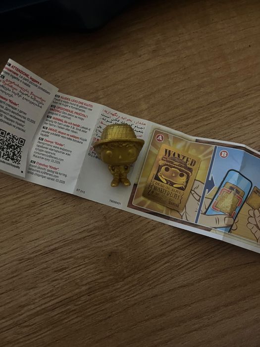Monkey D Luffy золотой kinder joy