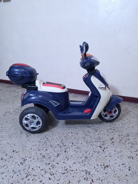 Scooter / Tricicletă electrică copii (baterie nouă + încărcător)