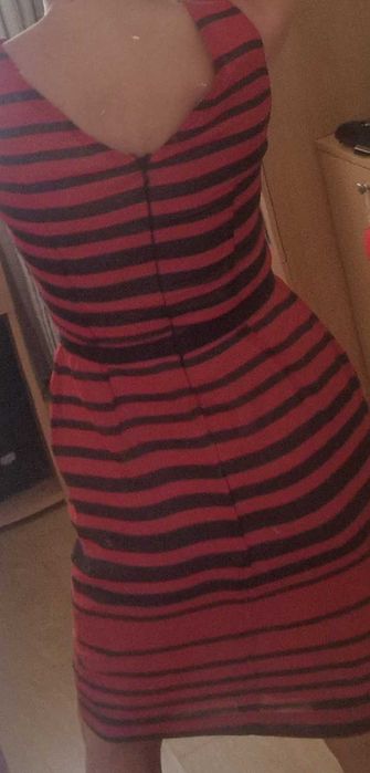 Лятна рокля в червено и черно