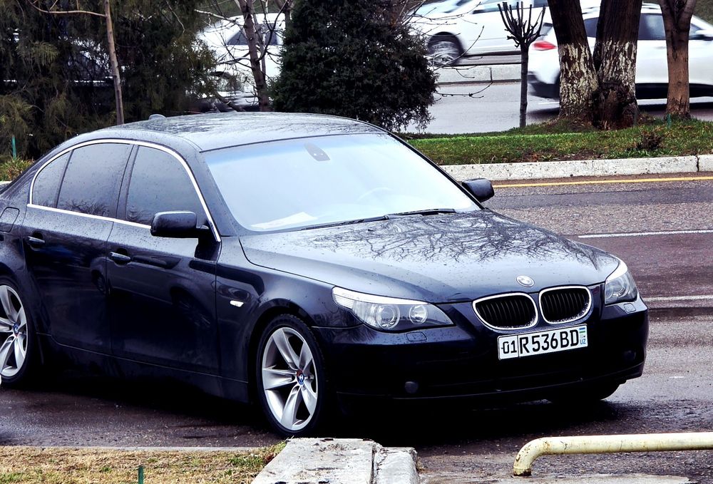 Bmw e60 525i Машина полностью облужиная  краска 100% чистая