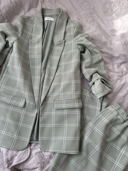 Дамско сако и панталон reserved