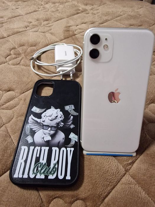 Vând iPhone 11 impecabil