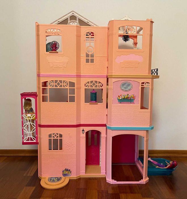 Casuta Barbie Dream House
