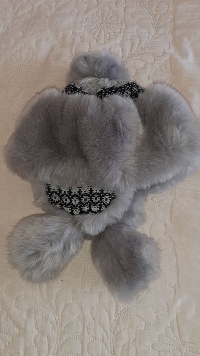 Зимна пухена шапка