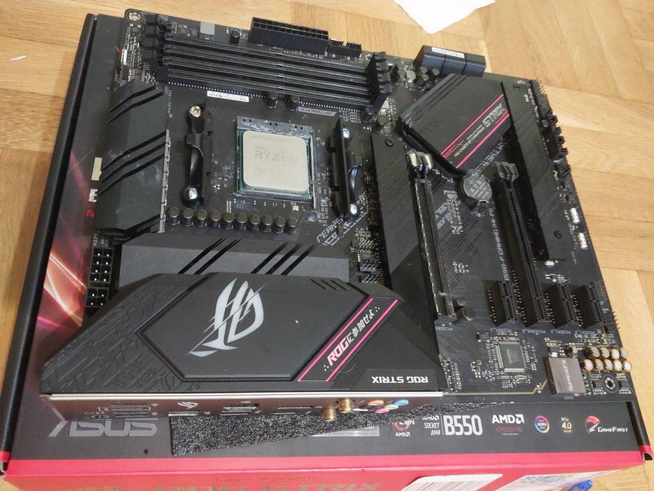 Ryzen 7 5800X + Asus Rog Strix B550-F Gaming Wi-Fi