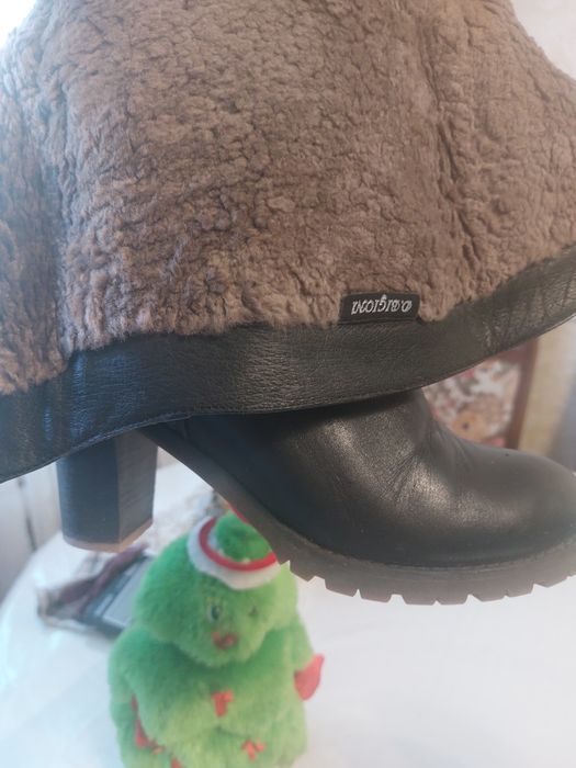 Продам зимние кожаные сапоги