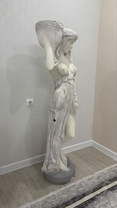 Продам статую Афродиты из гипса