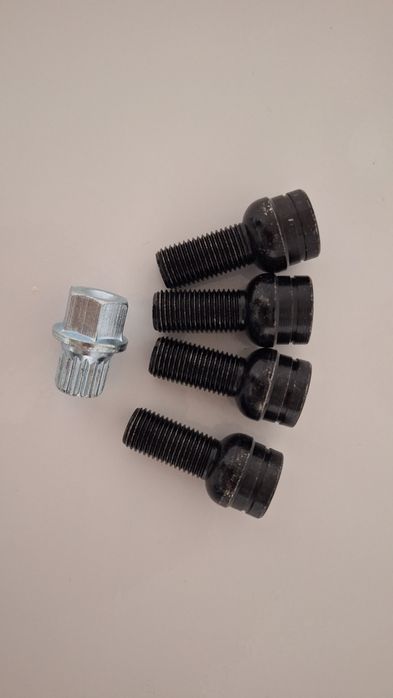 ANBOO 4 șuruburi de roți din oțel cu piulițe de roată, model M14 x 1,5