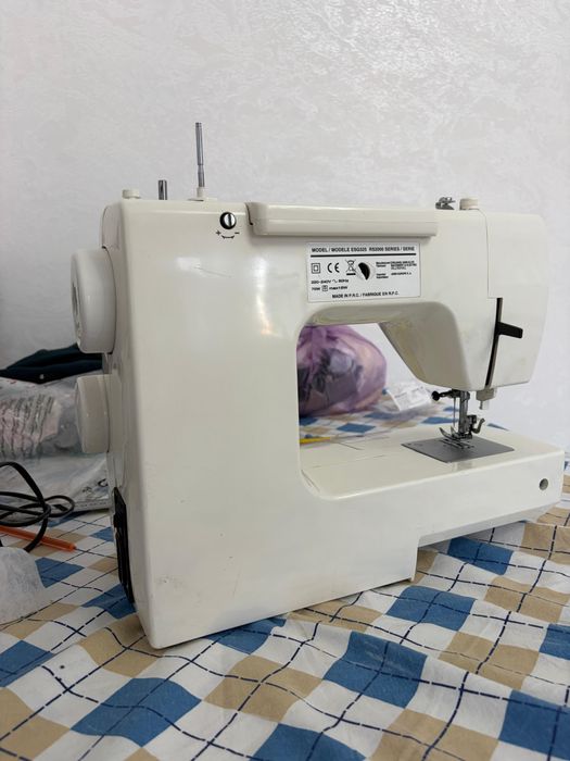 Продам швейную машинку