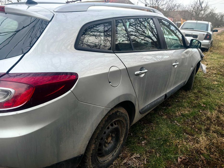 Megane 3 1.5 dci 110 cp 2011 avariat