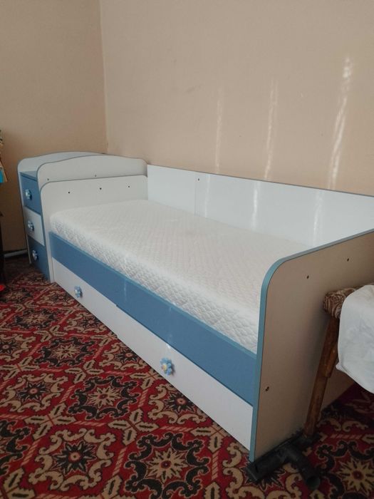 Продавам детско легло с шкаф