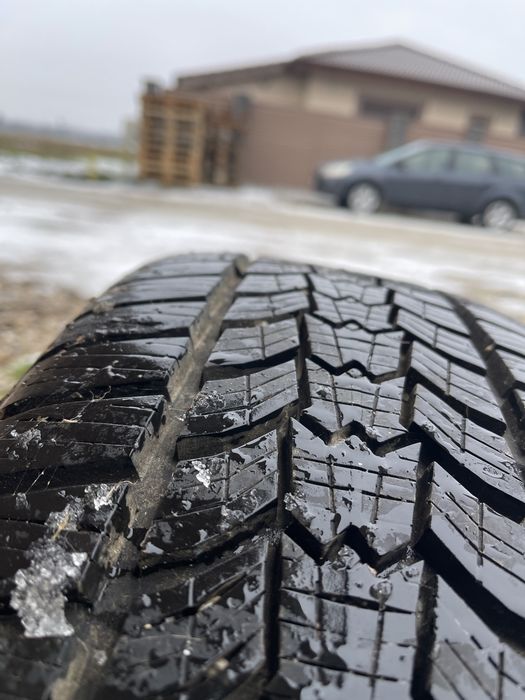 Cauciucuri de iarna cu jante de aliaj Q3 215/55 R17