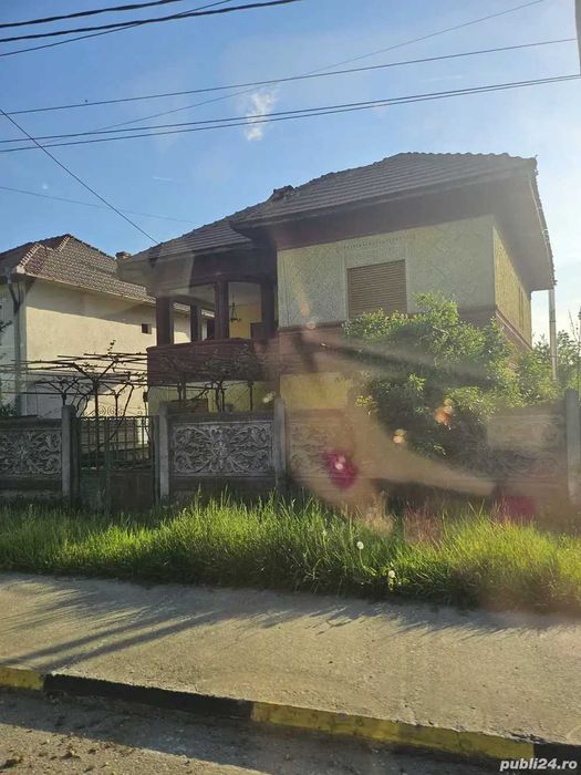 Vând vilă P+1, cu anexe și teren - zona centrala Oraș Tismana, Gorj
