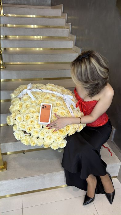 Цветы 101 белые розы