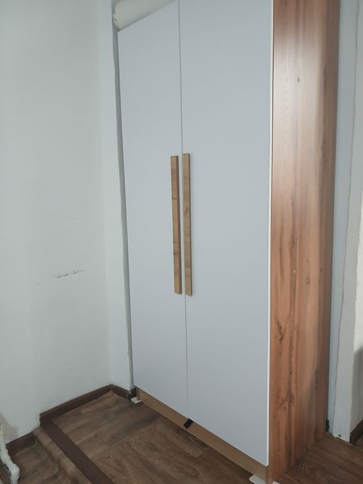 Shkaf 90/200li razmerda