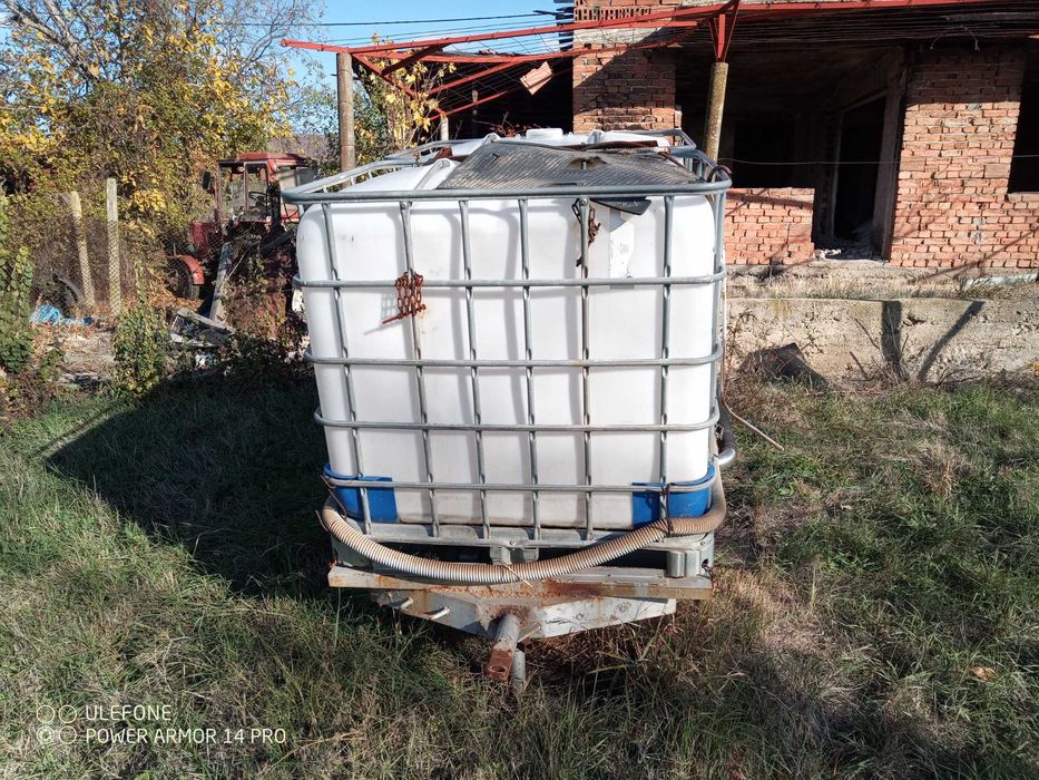 Цистерна 2000л.за поливане.