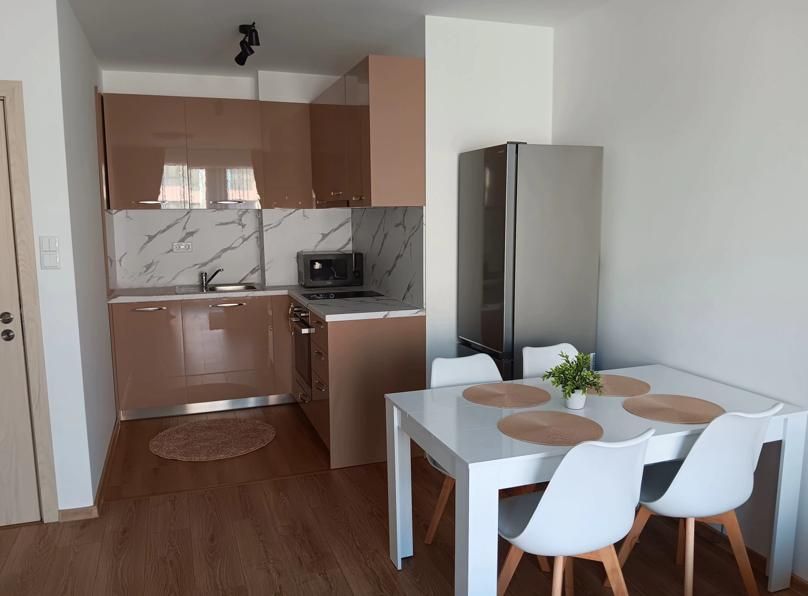 Дава се под наем Двустаен апартамент в Пловдив, Остромила - 65 кв.м за 400 € - Снимка #2