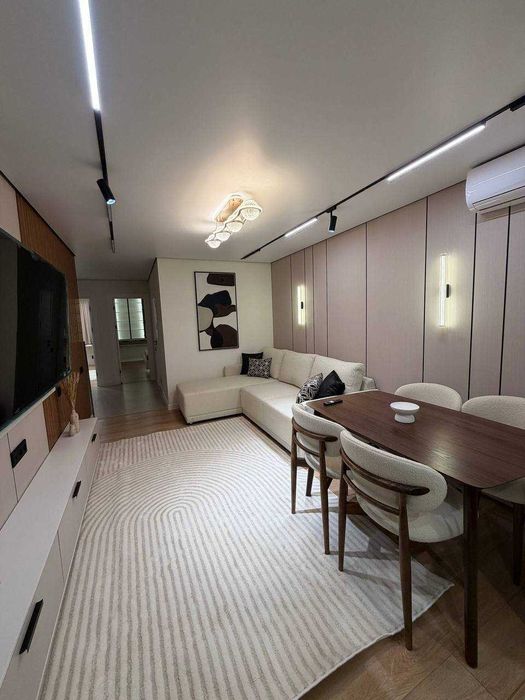 *Метро Космонавтов Сердце города 4ком квартира.Под ключ.Центр