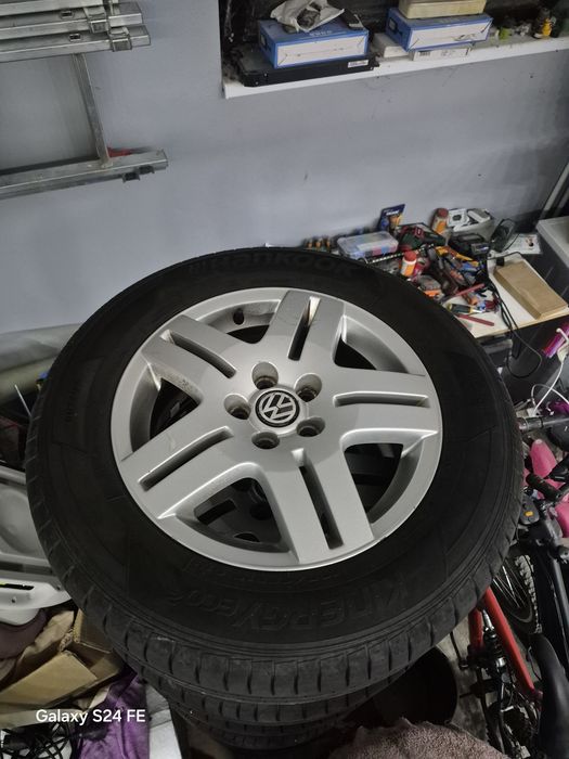 Vand jante Golf 4 cu anvelope ca noi