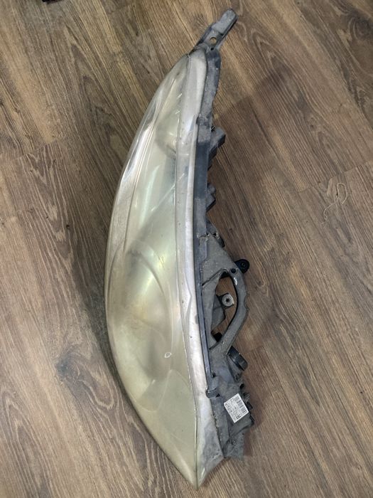 Десен фар за Peugeot 407 / Пежо 407 2005г