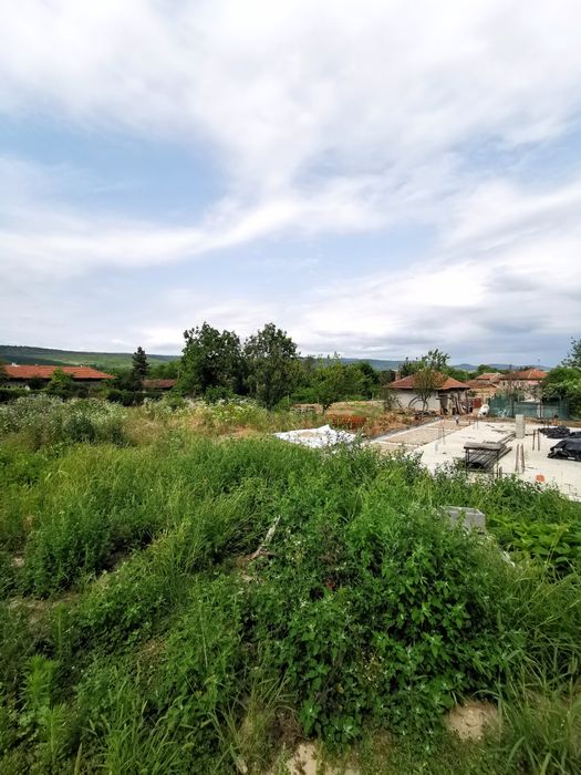 Голям парцел с  готови проекти и  материали за две къщи в с.Драганово