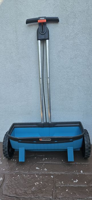 Dispozitiv de împrăștiat semințe