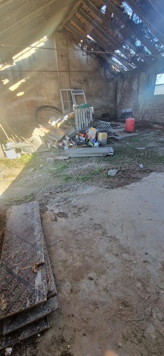 Хале в промишлена зона