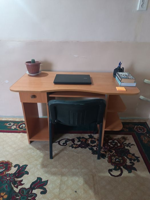 Рабочий стол, стул для дома