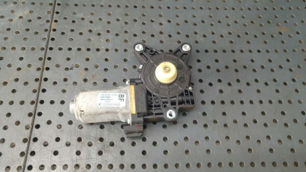 Motoras macara dreapta fata opel antara a l07 96672883
