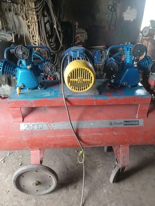 Compresor, butelia de 300 litri, 2 capuri pe același motor, 5,5,kw,380