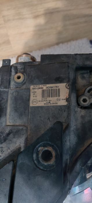 Faruri bixenon cu functia cornering VW Passat b6