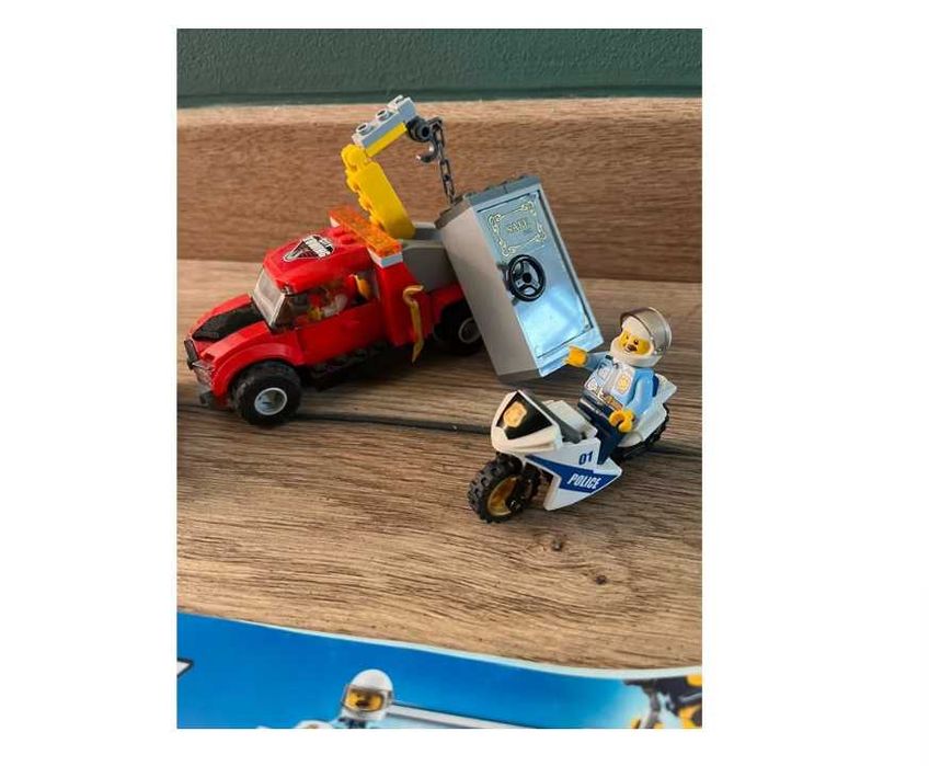 Set de Constructie tip LEGO Cityes, 144 Piese,Camionul de Remorcare