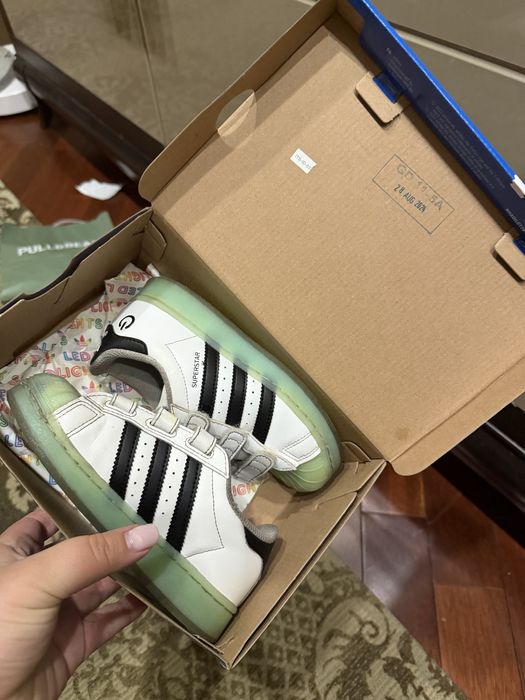 Светящиеся Adidas Siperstar