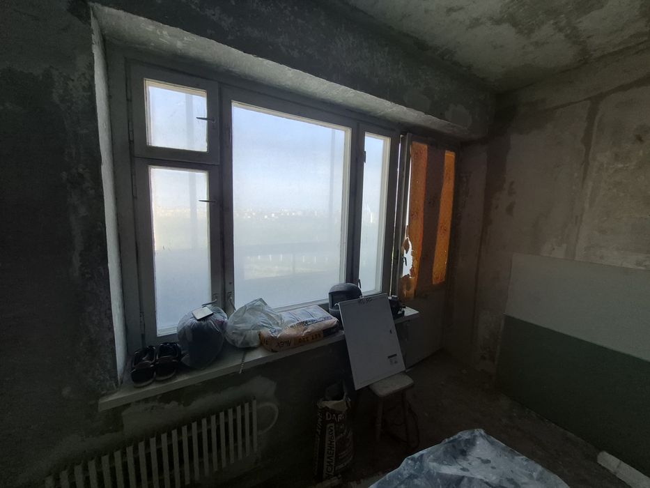 Срочно отдам даром дверь с окнами
