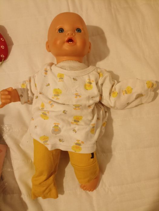 Bebeluș reborn pătuț hăinuțe accesorii