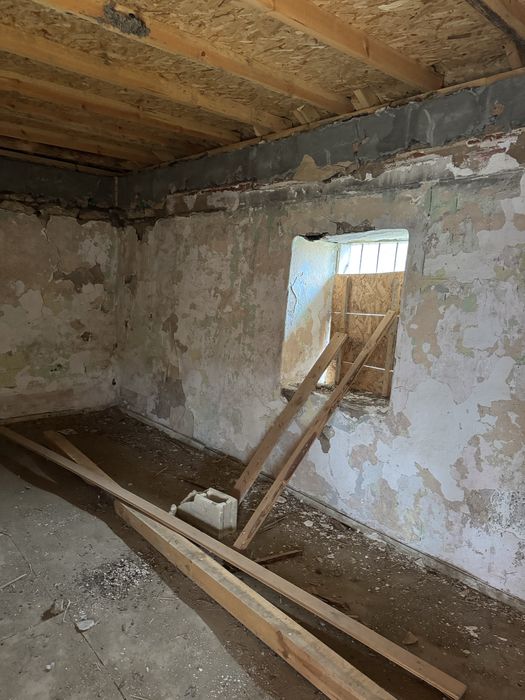 Каменна къща  с двор с. Вратарите на 35 км от Добрич и 60 км от Варна.