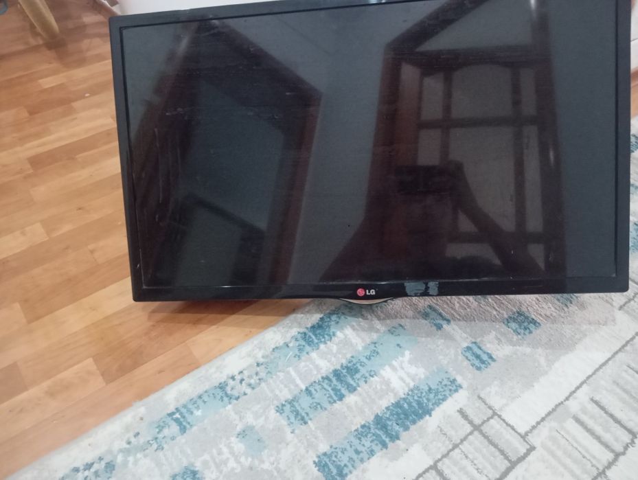 Телевизор LG в хорошем состояний