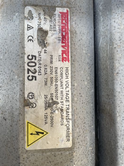 Transformator inalta tensiune pentru neon