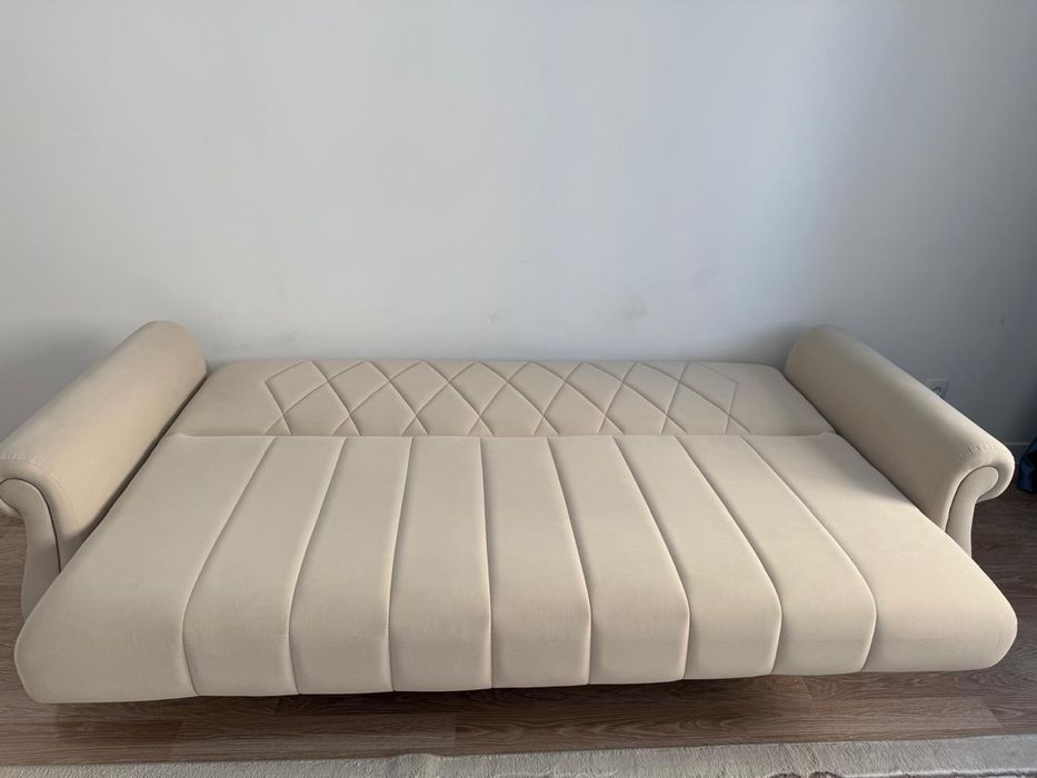 Срочно продам диван новый