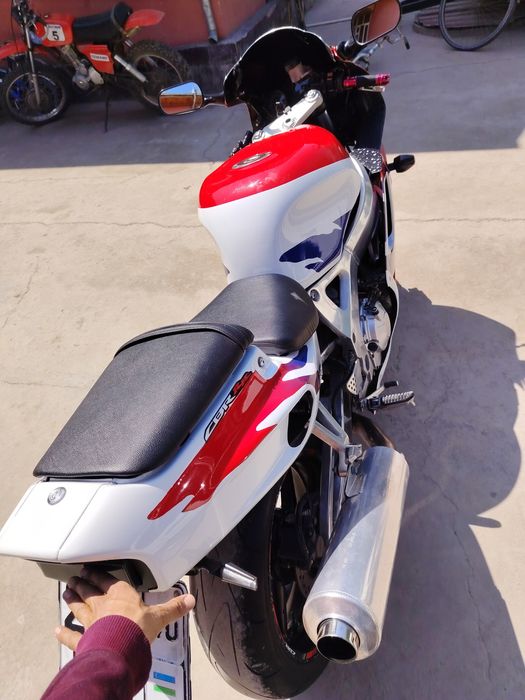 Honda cbr900rr fireblade 900 kub sotiladi