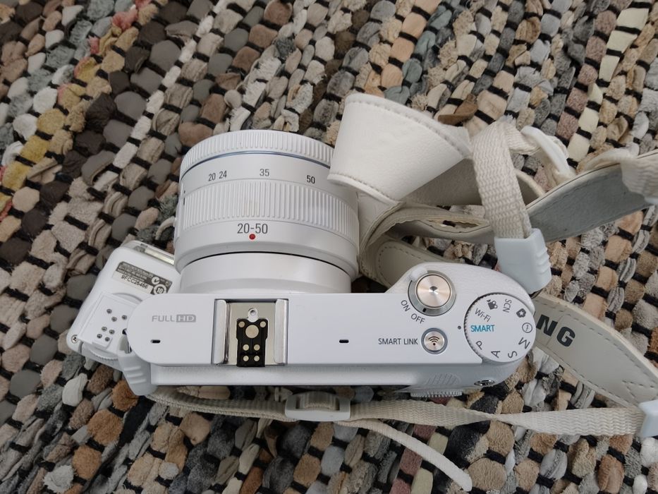 20MP Samsung NX1000 + обектив Samsung 20-50