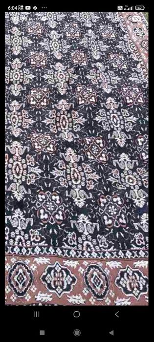 Малък и по голям ръчно тъкани ориенталски килими