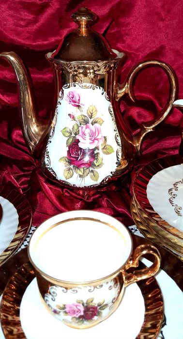 Баварски сервиз за чай с 24каратово златно покритие.