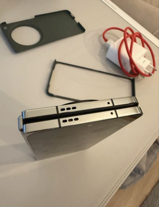 Vand telefon Oneplus open 16 GB Ram 512 GB storage