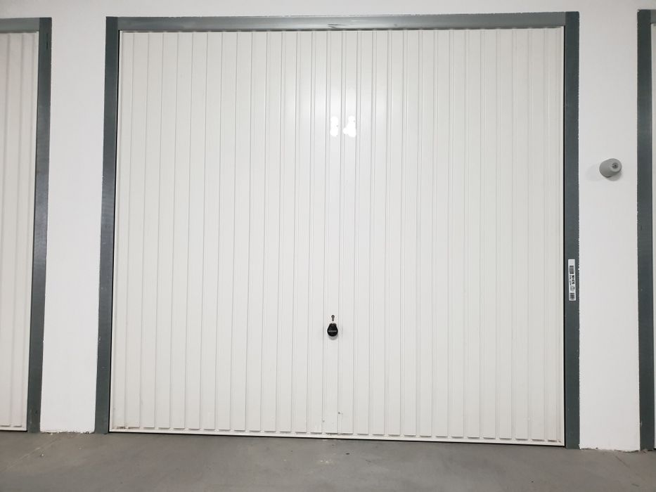 Дава се под наем Гараж / Паркомясто в София, Зона Б-18 - 17 кв.м за 204 € - Снимка #1