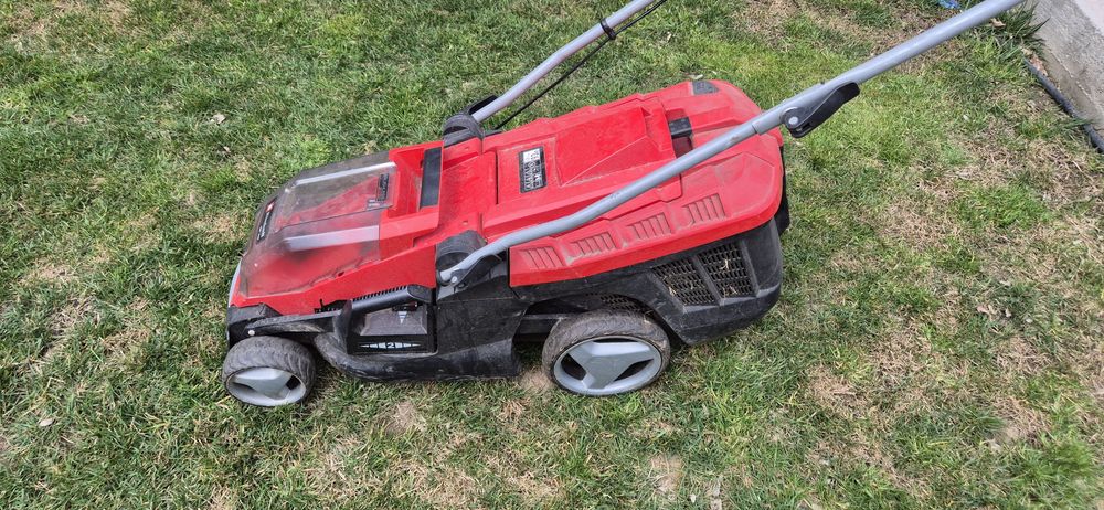 Masina de tuns gazon/iarba Einhell pe acumulatori.