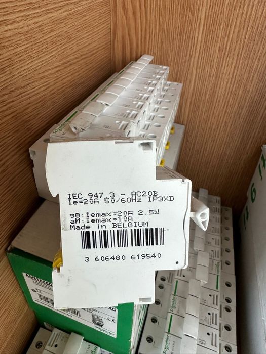 Separator A9N15650 - Schneider Electric