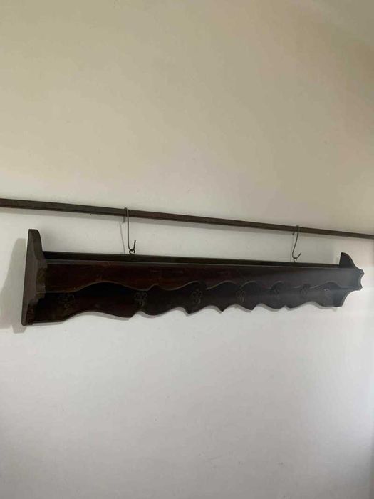 Polita cuier lemn masiv cu aghatatori bronz