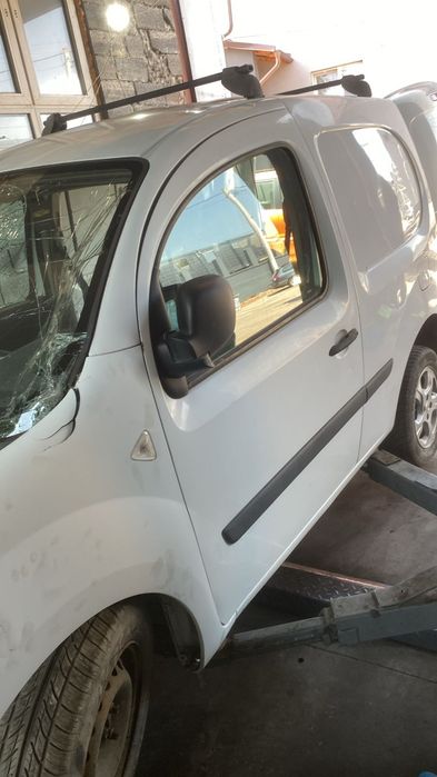 Dezmembrez Renault Kangoo 1.5 diesel 2010